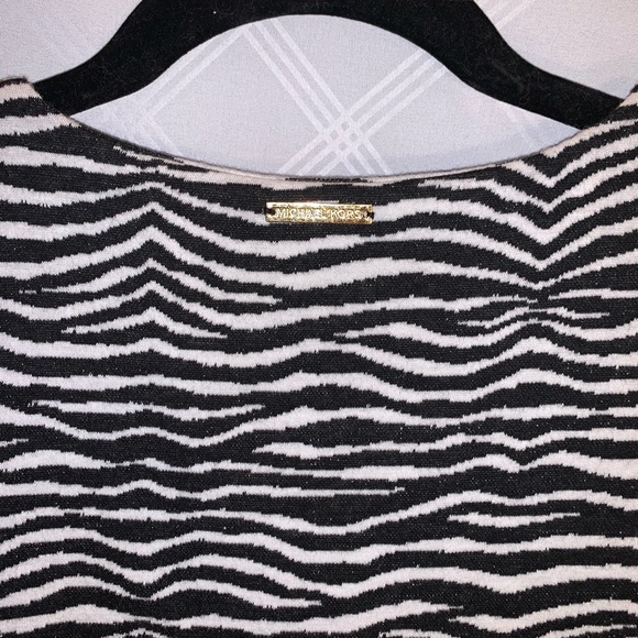 1 MICHAEL KORS BLACK & WHITE TOP - Picture 5 of 7